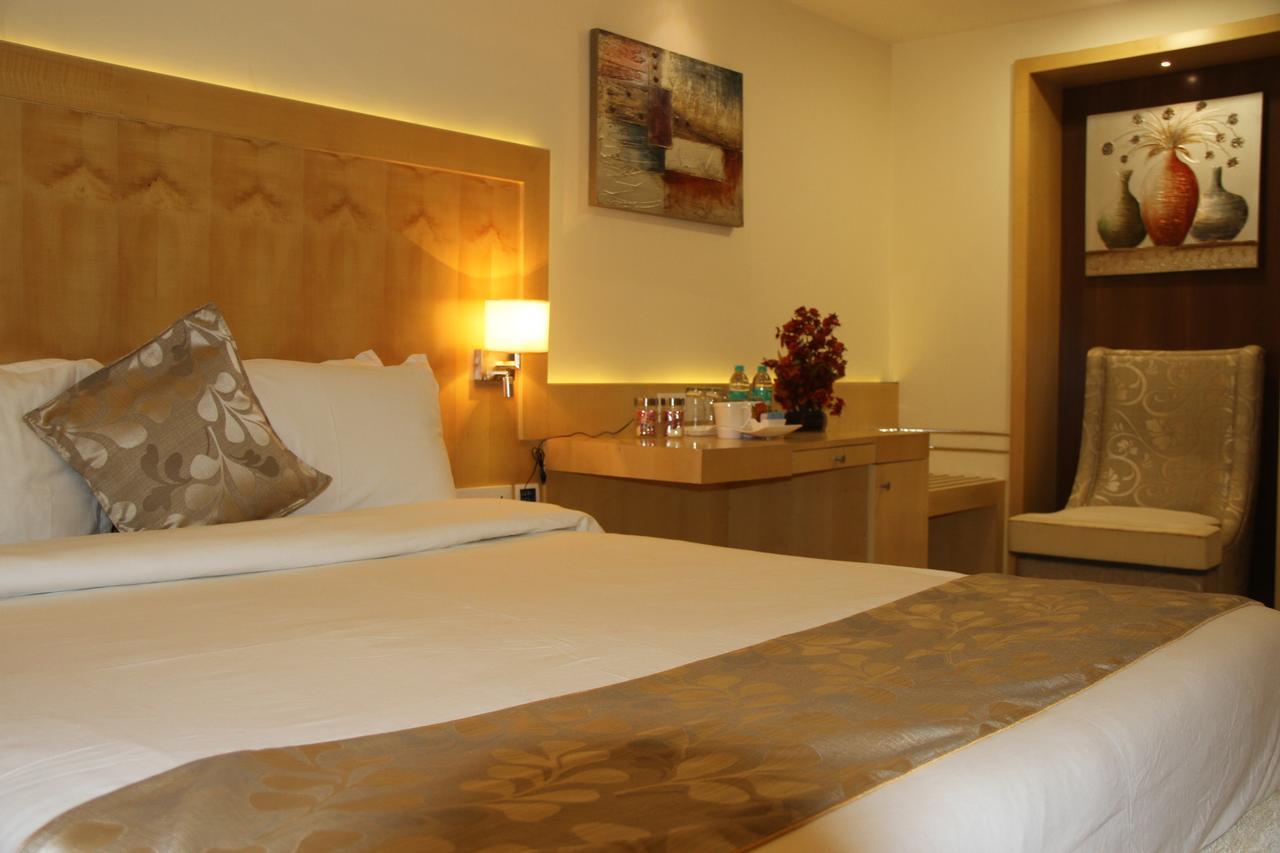 Golden Gate Hotel Indore Exterior foto