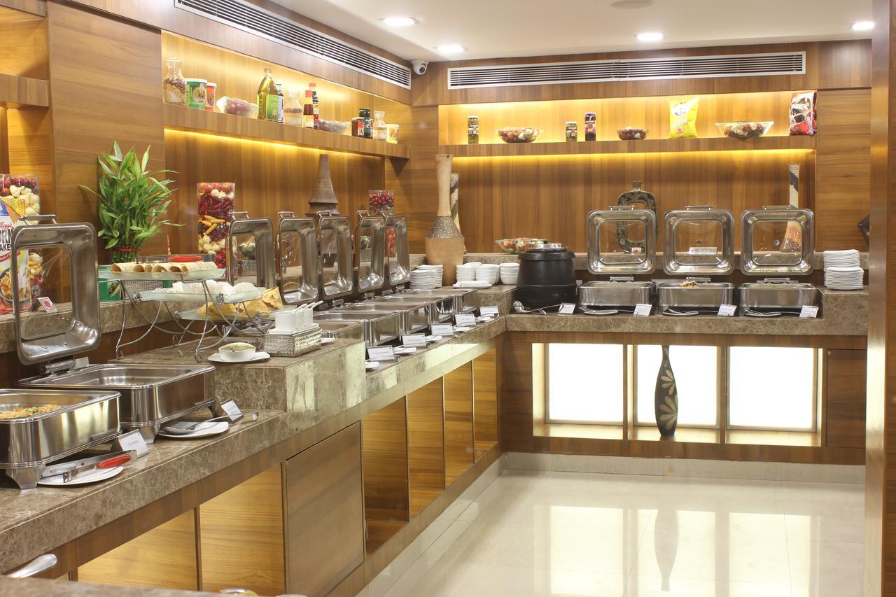 Golden Gate Hotel Indore Exterior foto