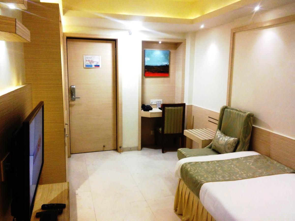 Golden Gate Hotel Indore Exterior foto