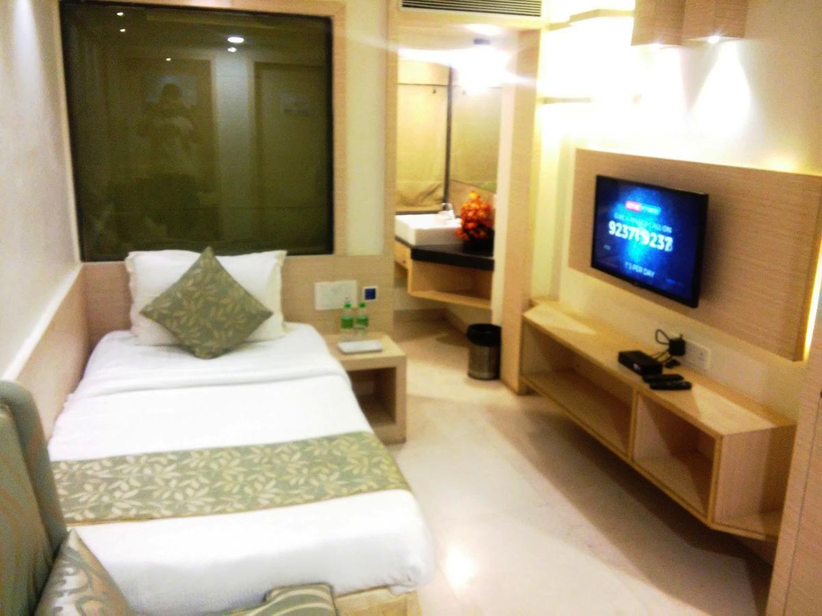 Golden Gate Hotel Indore Exterior foto