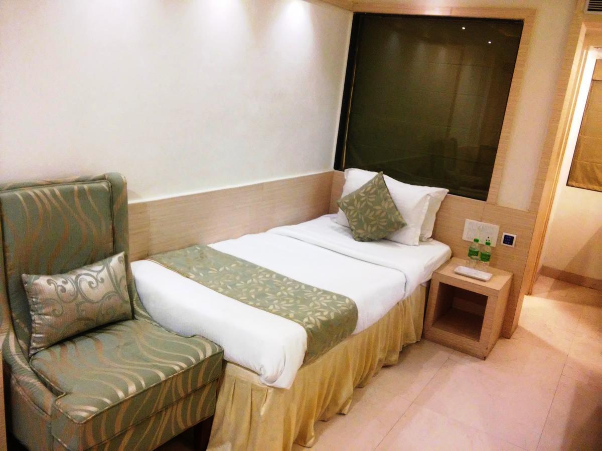 Golden Gate Hotel Indore Exterior foto