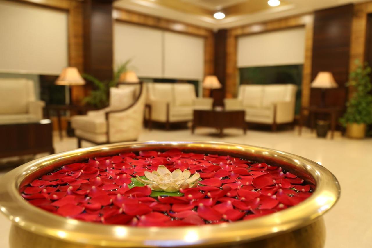 Golden Gate Hotel Indore Exterior foto